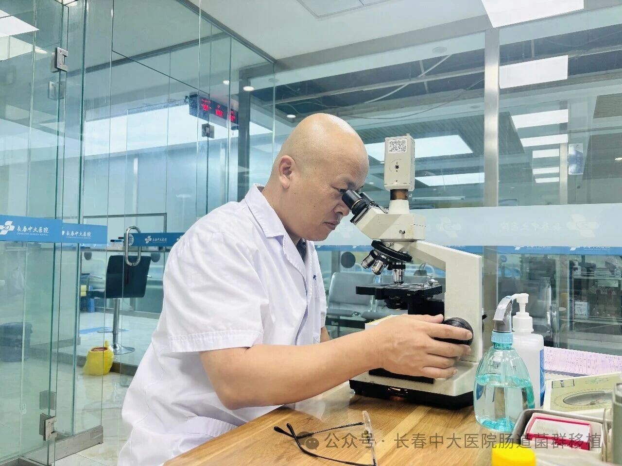 酒泉市|高朋磊医师：左手男科临床，右手肠道菌群移植深入研究